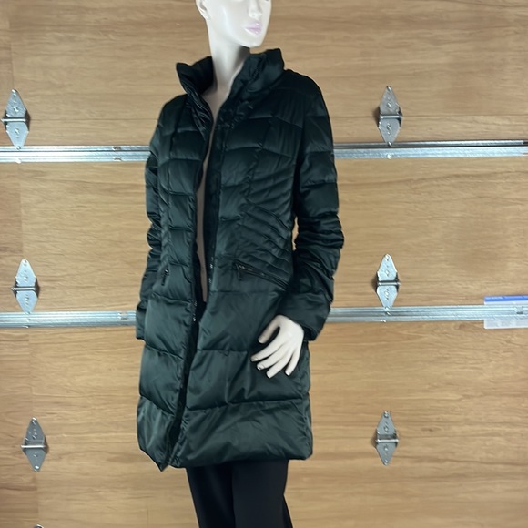 Pre-Owned 1 Madison Green Puffer Coat, Down and Waterfowl feather insulation. - Picture 5 of 16